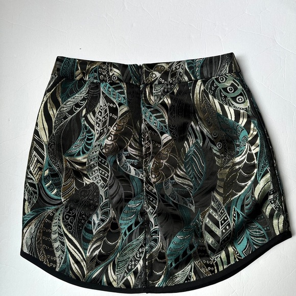 Commense Mini Skirt Women’s Sz XS Leaf print Metallic black and Green - Picture 3 of 10